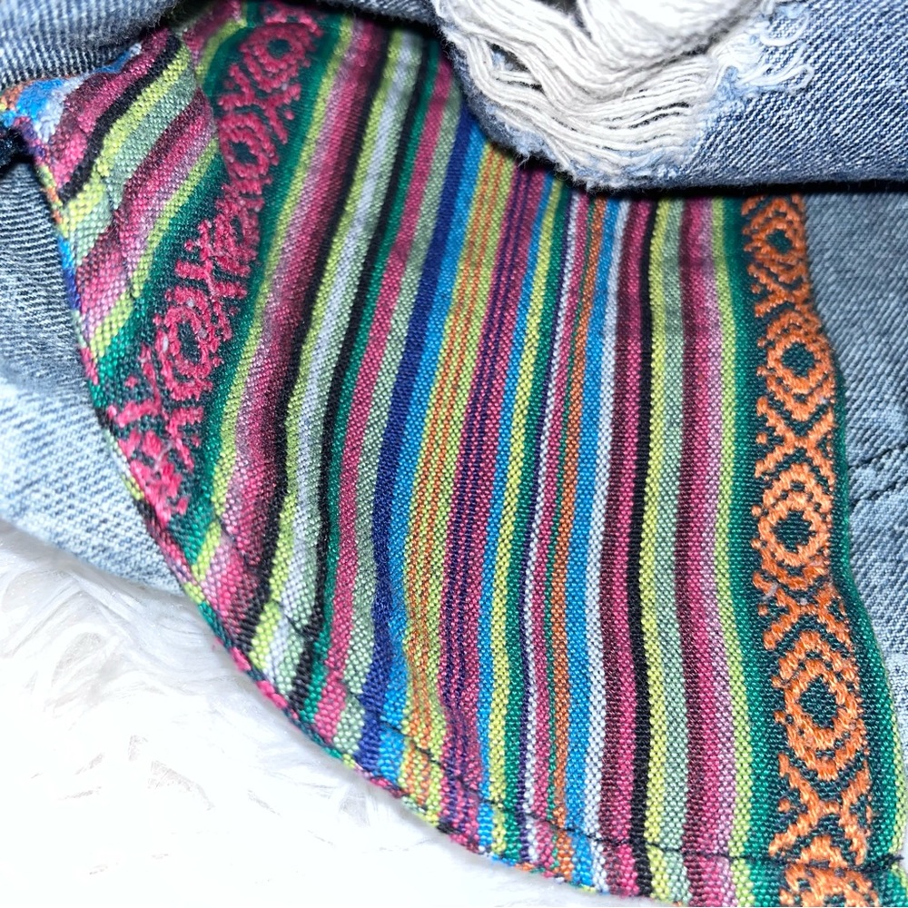 FOREVER 21 Acid Wash Distressed Serape Stripes Blue Denim Jean Shorts 26 - Picture 4 of 10